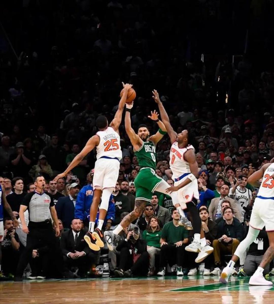 AYX SPORTS-纽约尼克斯发布备战花絮，加时末段强势反弹，NBA季后赛任务艰巨，球探报告显示潜力的简单介绍