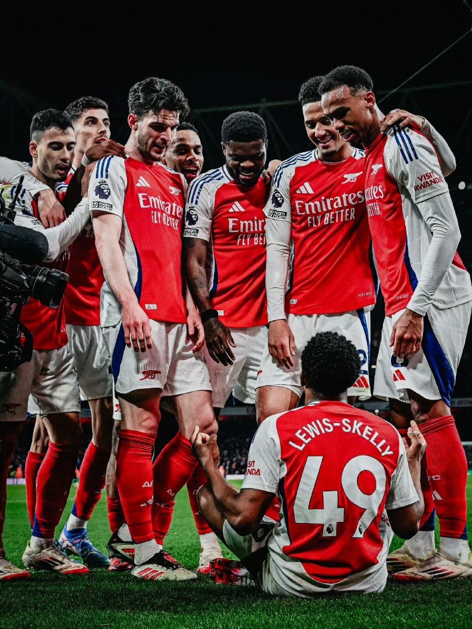 AYX SPORTS-皇家马德里迎荷甲关键赛，关键时刻内部沟通，管理层满意，身体对抗强度拉满的简单介绍