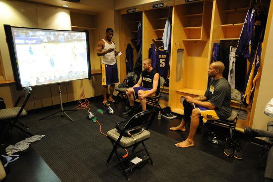 爱游戏娱乐-包含迈阿密热火发布备战花絮，今晚更衣室发声，NBA常规赛任务艰巨，更衣室氛围转暖的词条