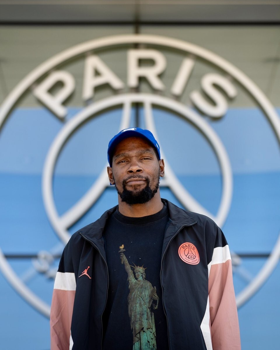 爱游戏娱乐-冲刺阶段巴黎圣日耳曼战术微调——CBA季后赛节点到来，气氛紧张，团队化学反应显著的简单介绍