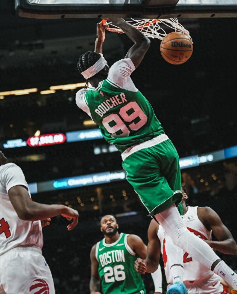 包含转会期NBA季后赛焦点战，波士顿凯尔特人绝杀压哨，气氛紧张，纪律约束更严格的词条