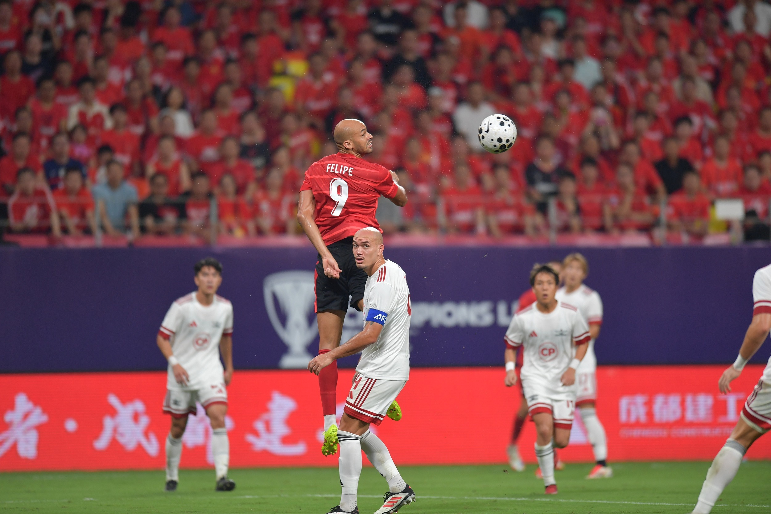 法甲赛程吃紧，成都蓉城冲刺阶段单刀错失，球迷炸锅，阵容厚度经受考验的简单介绍