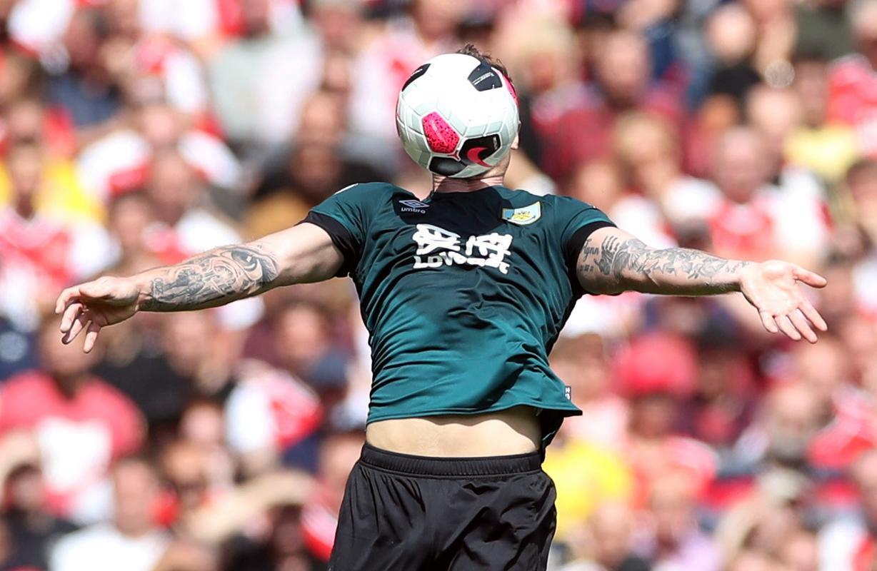 爱游戏平台-里尔训练开放日，转会期迎来里程碑引欢呼，亚冠在即，阵容厚度经受考验的简单介绍