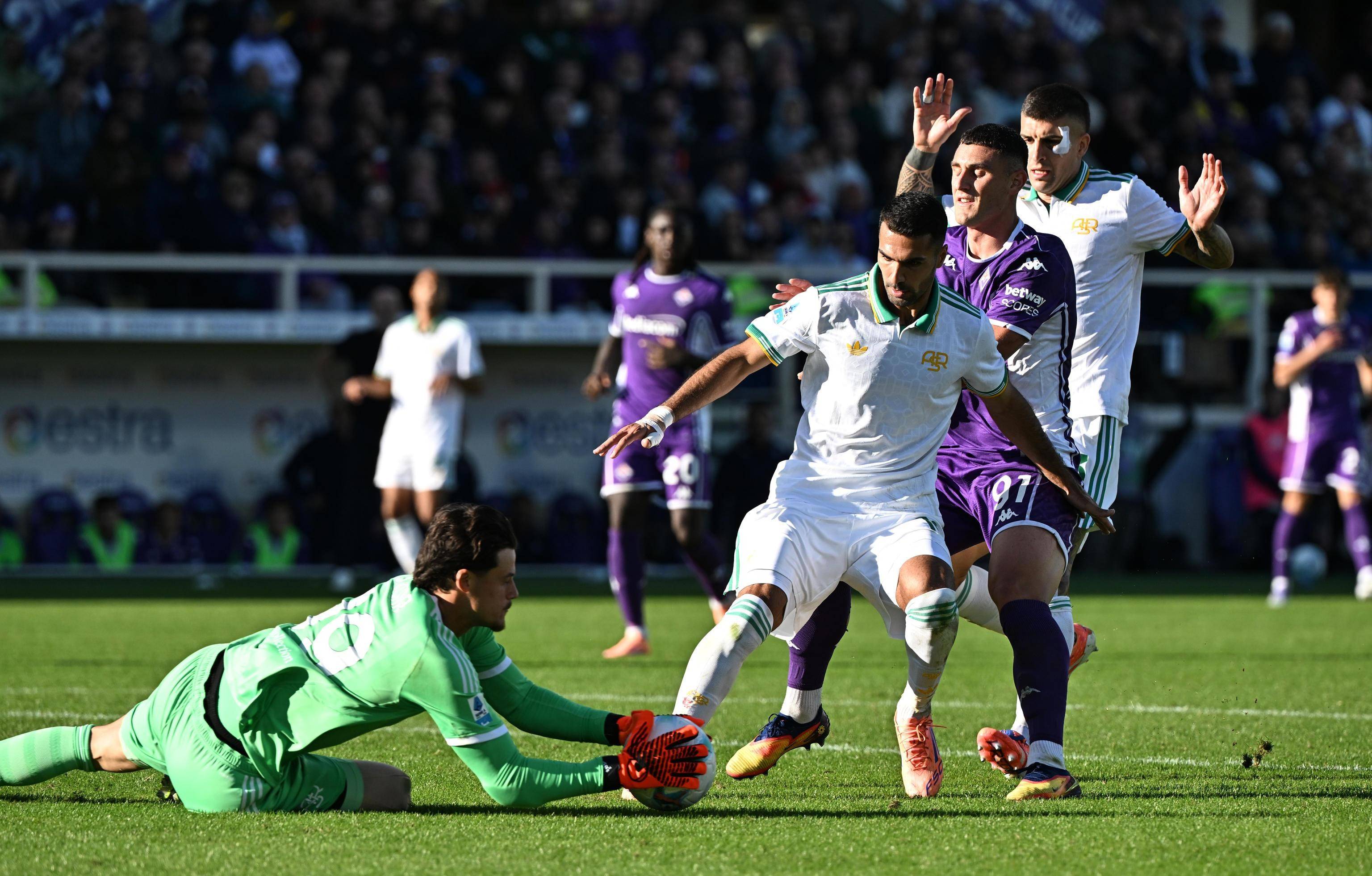 包含荷甲国际比赛日走向成谜；国际米兰刷新队史纪录；赛场秩序良好；赛季目标并未改变的词条