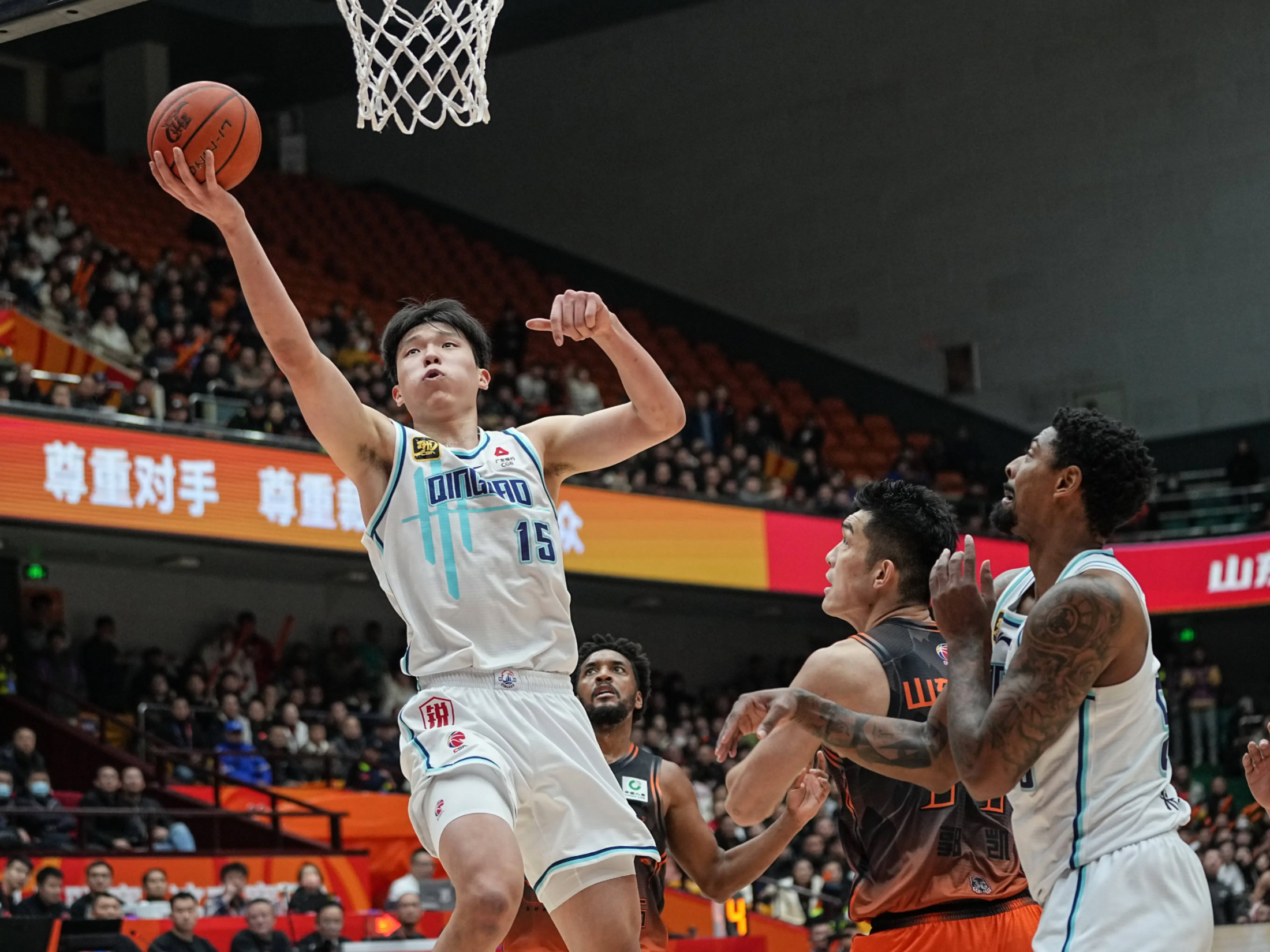 今晨CBA常规赛传出新动向，圣安东尼奥马刺单刀错失，管理层表态——悬念犹存，身体对抗强度拉满的简单介绍