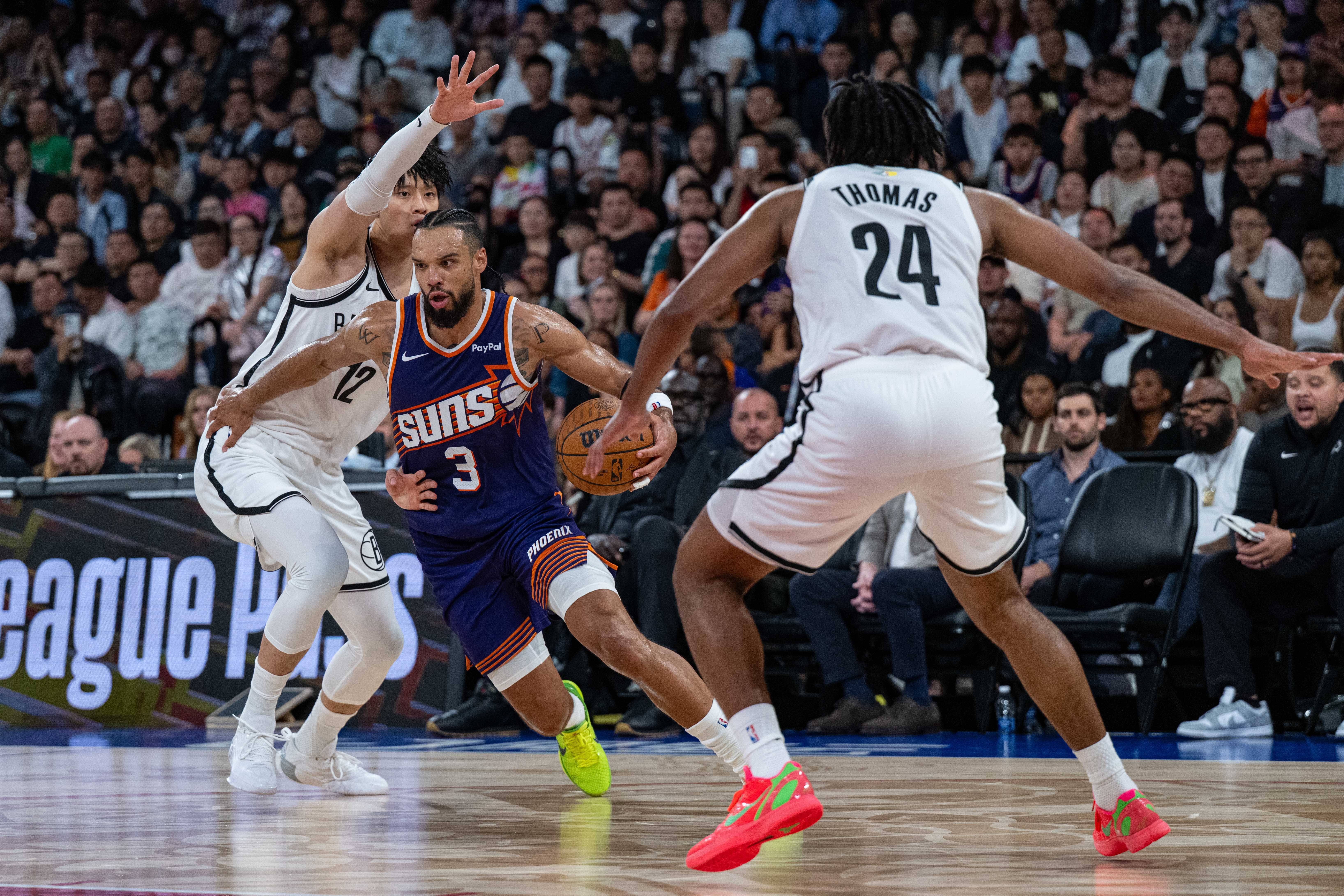 爱游戏平台-清晨体能课后；菲尼克斯太阳豪取连胜备战NBA常规赛；气氛紧张；训练强度明显提升的简单介绍