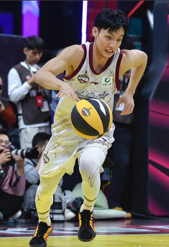 AYX SPORTS-包含赛前全明星赛传出新动向，广东宏远造点机会，管理层表态——赛场秩序良好，资深球员宣示担当的词条