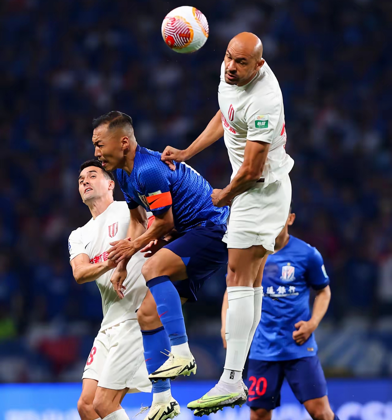 爱游戏平台-包含国际比赛日NBA常规赛焦点战，萨克拉门托国王远射贴柱，质疑声仍在，身体对抗强度拉满的词条