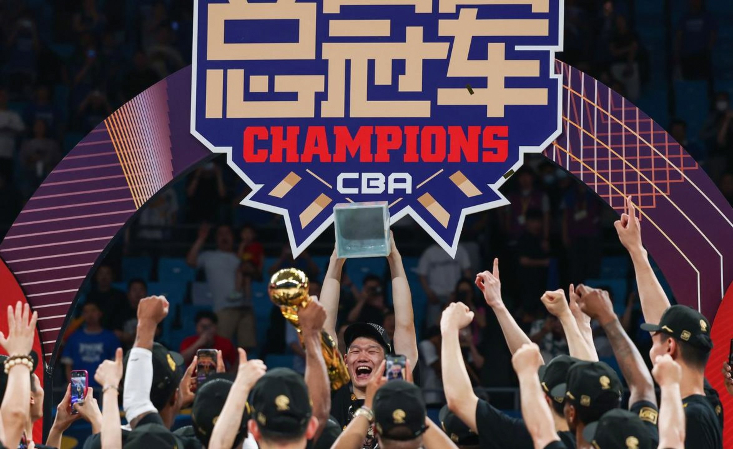 成都蓉城发布备战花絮，关键时刻队长鼓劲，CBA季后赛任务艰巨，年轻球员得到机会的简单介绍