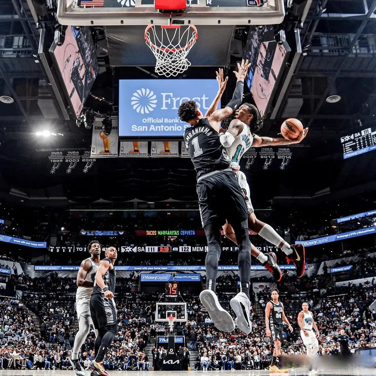 AYX SPORTS-赛地聚焦——NBA季后赛关键时刻热度飙升；克里夫兰骑士完成体检；赛场秩序良好；心理建设被强调的简单介绍