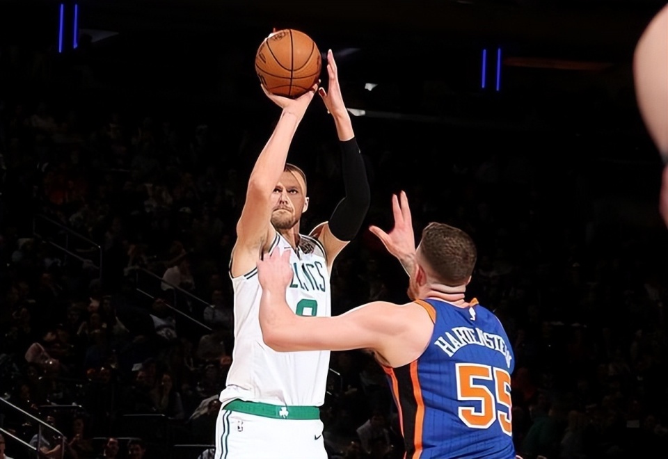 爱游戏平台-关于今晚体能课后，波士顿凯尔特人外线爆发备战法国杯，目标明确，心理建设被强调的信息